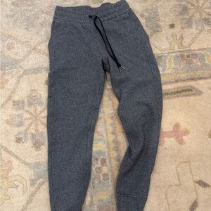EUC Lululemon Athletica Charcoal Joggers sz 6 classy and chic pockets love 💗